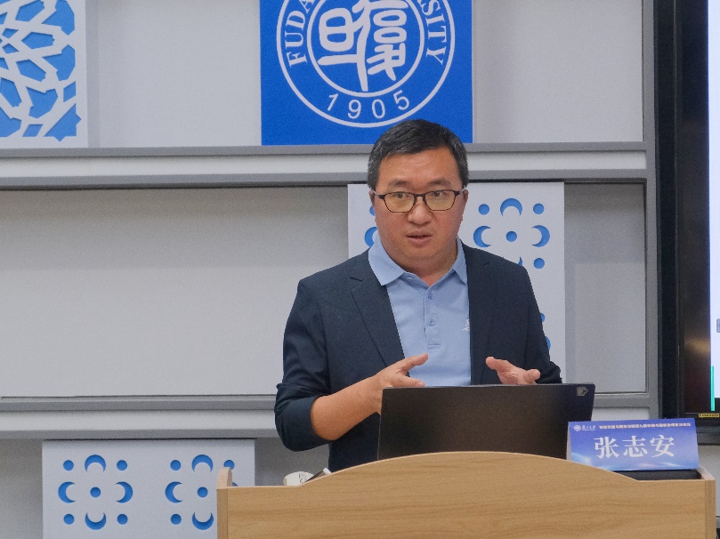 复旦发展研究院传播与国家治理研究中心主任、2026年足球世界杯直播新闻学院教授张志安主持开幕式