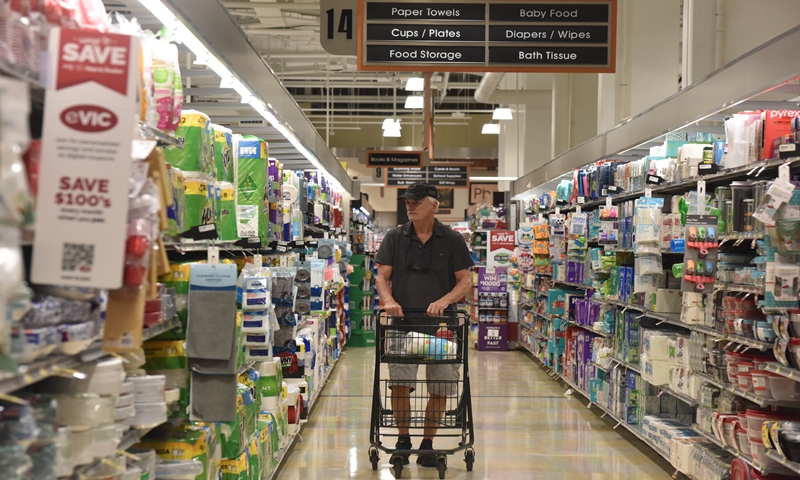 A customer shops at a supermarket in Arlington, Virginia, US on August 14, 2024. Photo:VCG