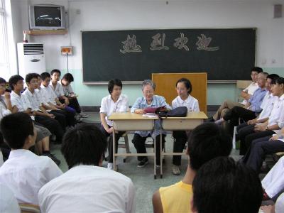 王簃兰在控江高级中学