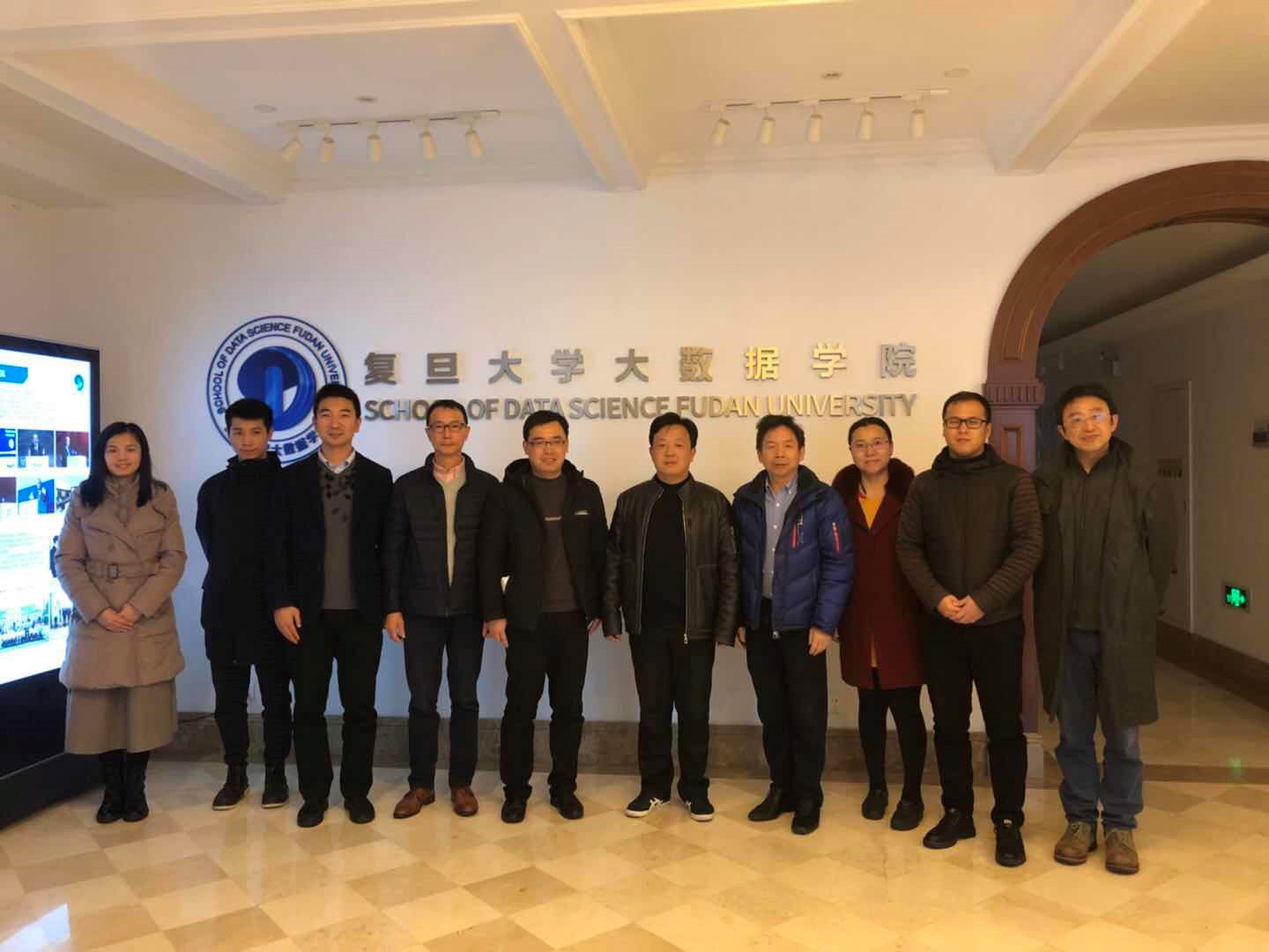 出席会议人员合影