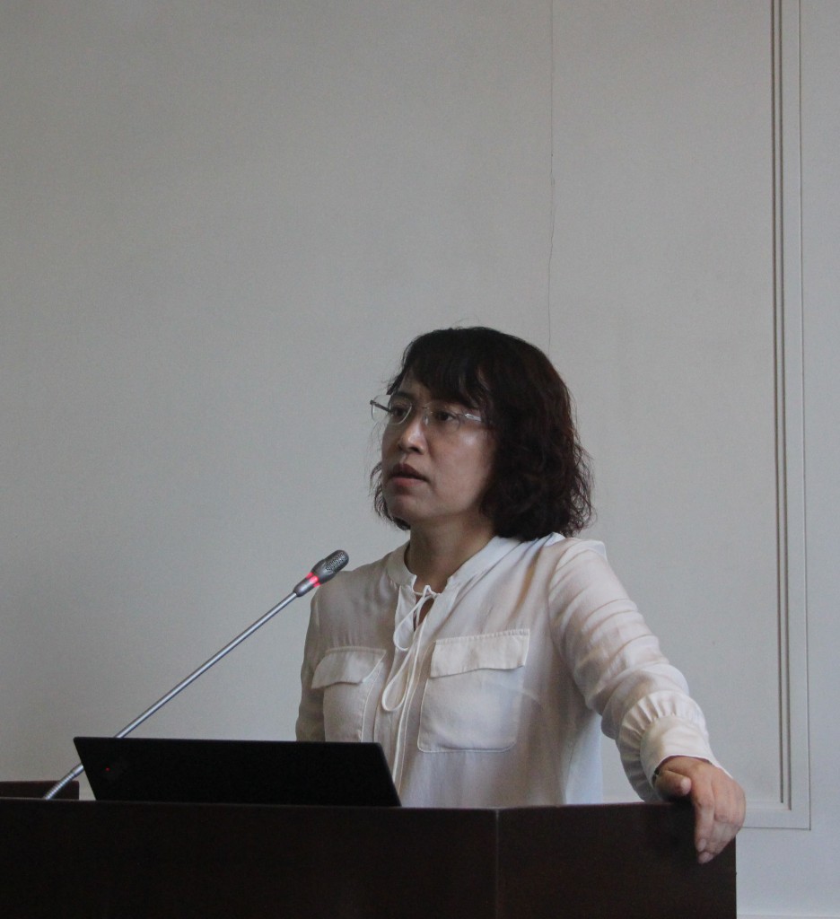 吴力波教授在做主题演讲