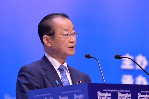 日本众议院预算委员会主席河村建夫在上海论坛2018开幕式上演讲