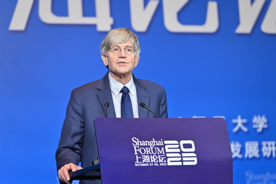 美国前常务副国务卿、约翰·霍普金斯大学高级国际研究学院院长詹姆斯·斯坦伯格（James Steinberg）在上海论坛2023开幕式上演讲
