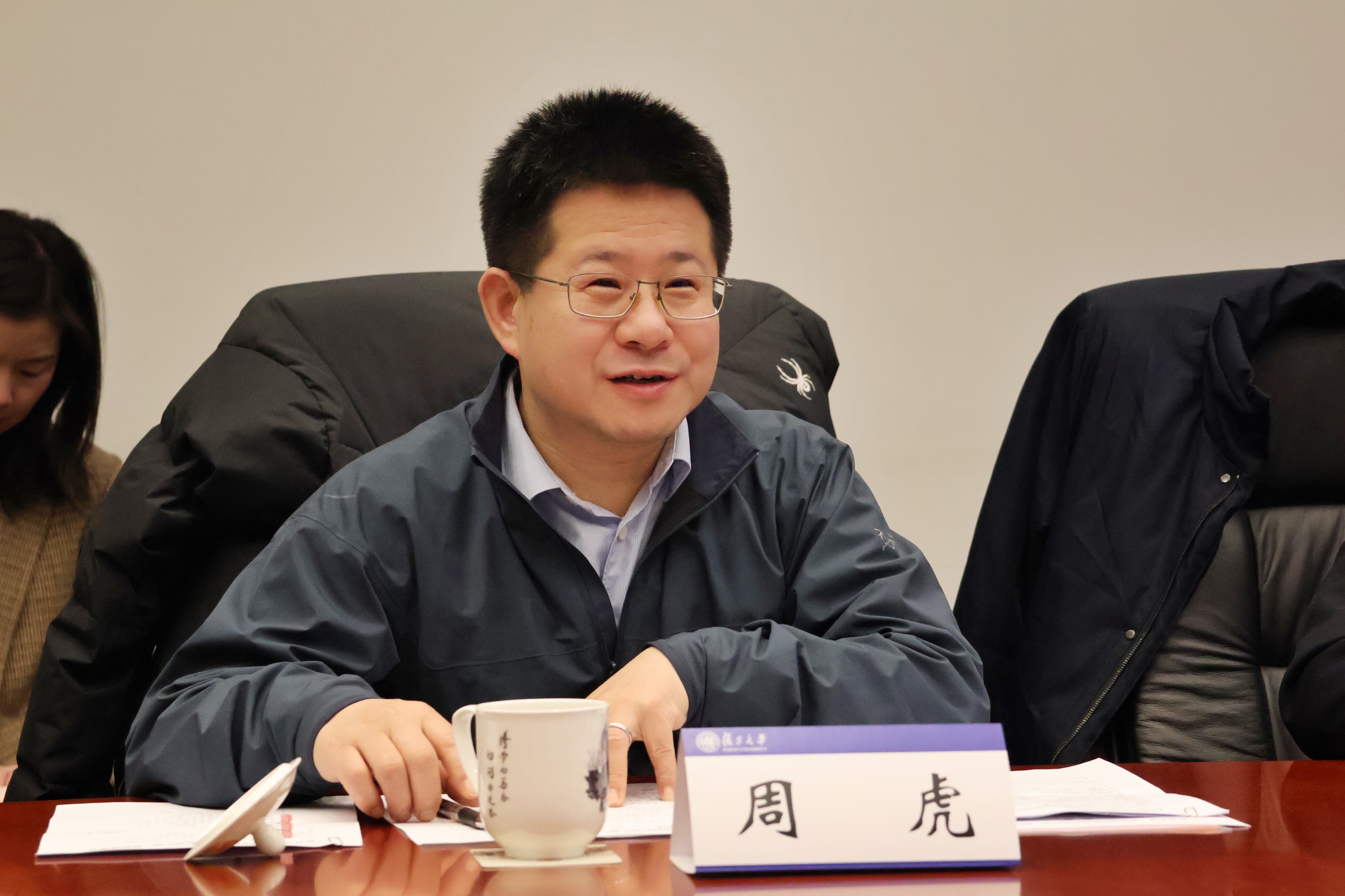 校党委副书记周虎