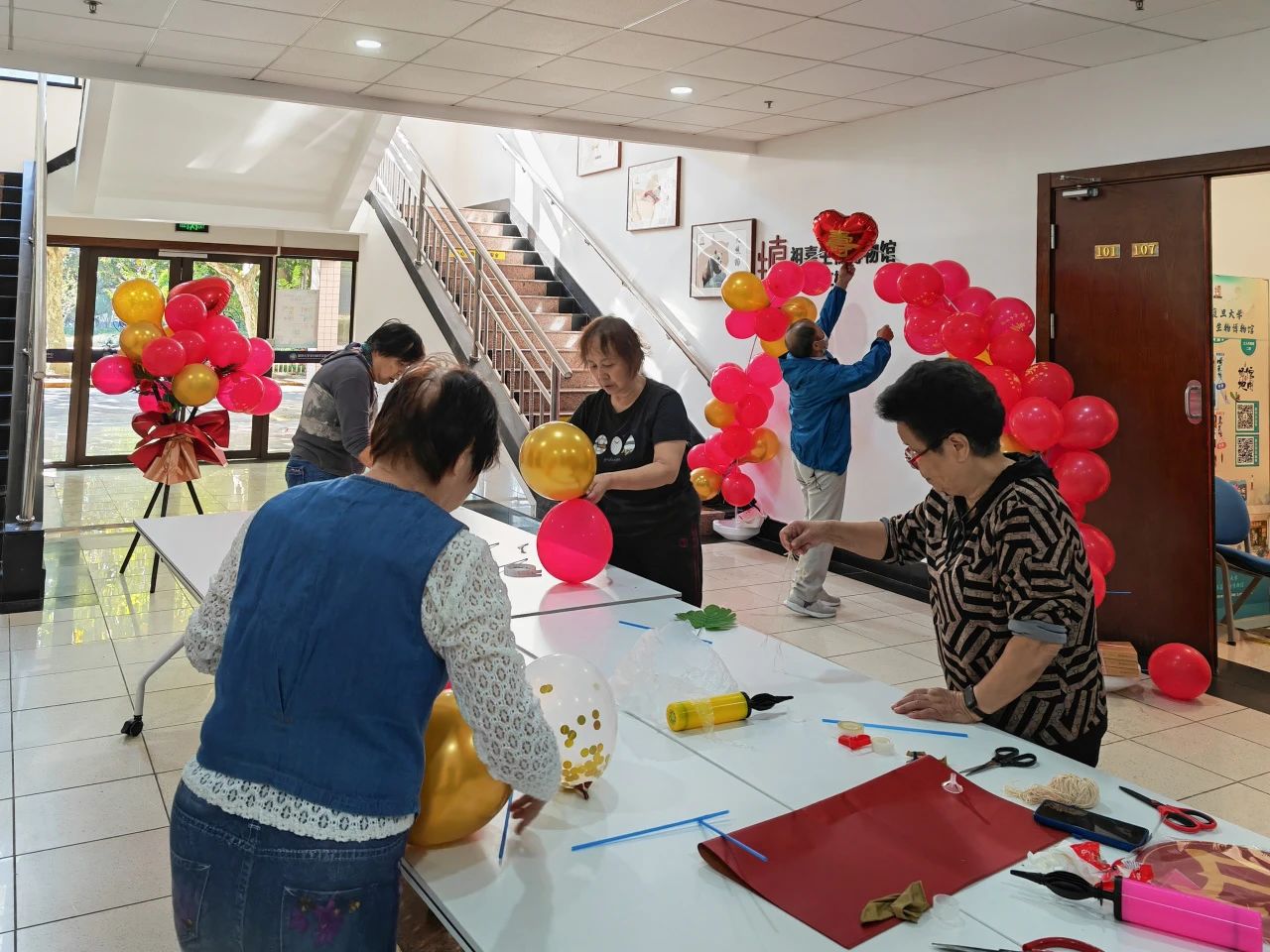 为了明天的重阳祝寿活动