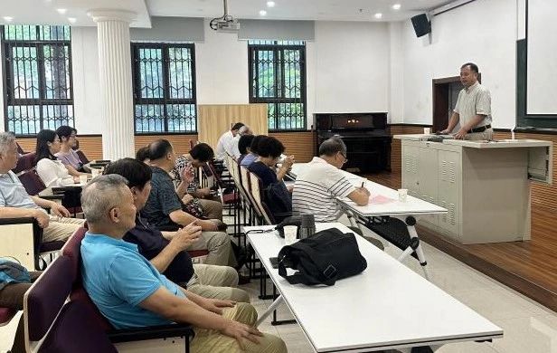 院分党委书记在学期之初的退管工作会上布置工作